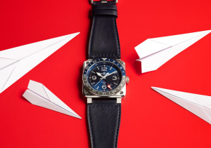 2023062003480662 300x211 - Bell & Ross柏萊士BR 03-93 GMT BLUE腕錶藍調的兩地時腕錶